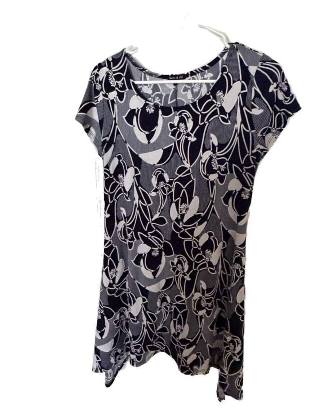 Fresh of LA Girl’s Navy and White Floral Asymmetrical Hem Dress